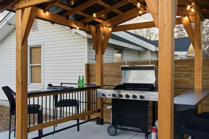 The perfect entertainment space for the grillmaster and crew.