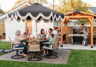 Outdoor family dining at its best!