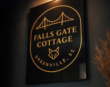 Falls Gate Cottage by Legacy Luxe Stays