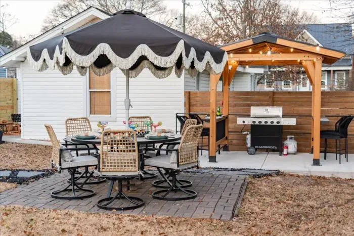 Ourdoor dining at it's best!