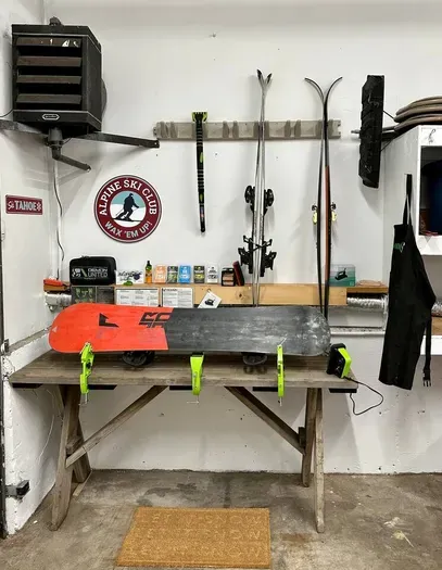 Our killer waxing station set up in the garage so you can get a fresh coat before hitting the slopes!

~skis and snowboard not included :)

Here's a note for our recent guest, Patrick  "... the waxing station inspired me to learn how to wax my skis!"