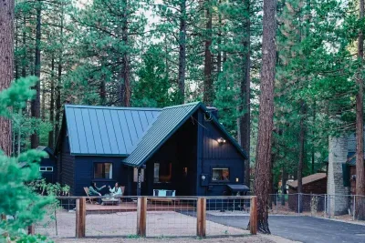 The front deck is one of our favorite places to catch up with friends. Take in the beauty of the forest from here!
