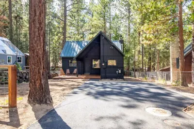 Welcome to Tahoe Black Cabin