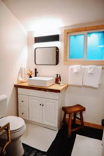 The bathroom is located on the main (ground level)