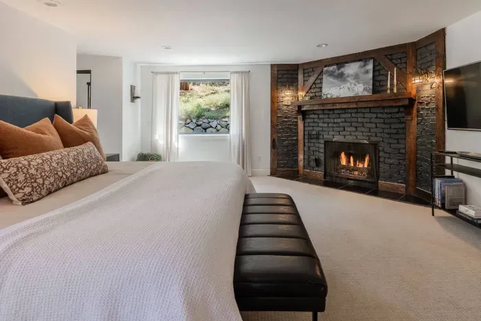 The primary bedroom is very inviting!