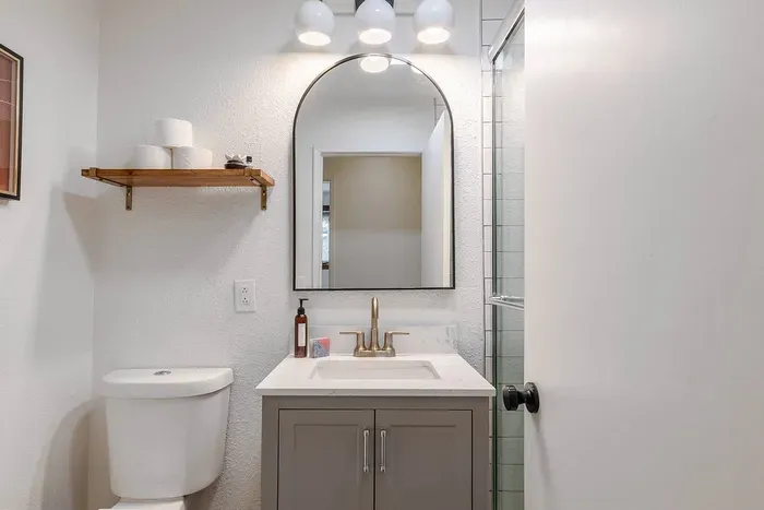 Another angle on the full bathroom in the mother-in-law unit.