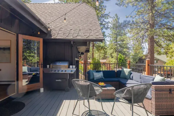 The indoor/ outdoor deck scene is a great way to entertain the whole crew!