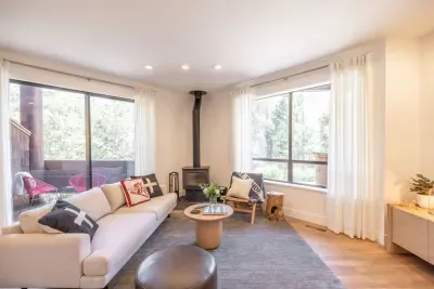 Fully outfitted with all new, modern furnishings-The Après Stay is your new favorite Palisades home base.