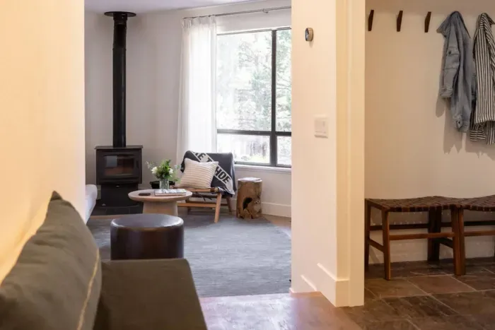 Just steps inside The Après stay. We've got plenty of hooks for all your ski gear in the entryway plus benches to strap up those ski boots.