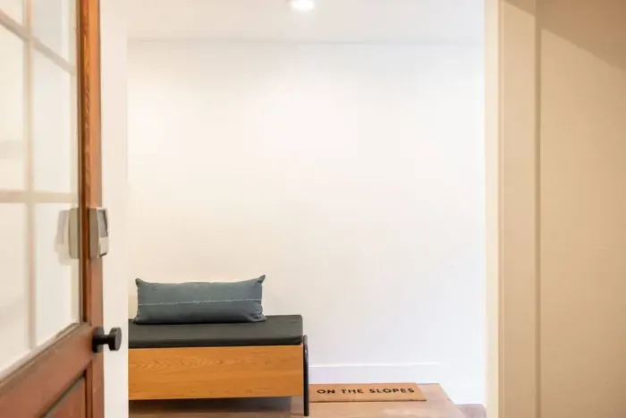 Welcome to The Après Stay-kick off your boots and enjoy the best Palisades has to offer! 