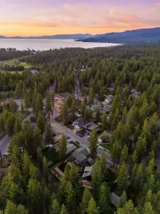 Sierra Sauna House is tucked into a quiet, family neighborhood just minutes from bike trails, golf courses, Heavenly Ski Resort, great shops and restaurants, and of course, Lake Tahoe! 

Photography by @dirtandglass