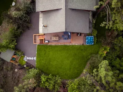 Welcome to Sierra Sauna House, by Modern Mountain Vacations! 

Photography by @dirtandglass