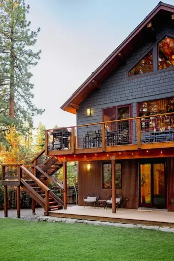 Welcome to Sierra Sauna House, by Modern Mountain Vacations! 

Photography by @heypamcakes