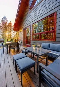 Welcome to Sierra Sauna House, by Modern Mountain Vacations! 

Photography by @dirtandglass