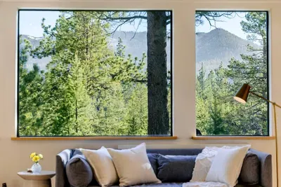 Views from every window. This is our absolute favorite spot to curl up with a great book (or, during winter, watch the snow fall!)

@dirtandglass