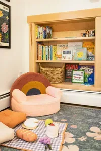 Our kids library in the upstairs flexible room will keep even the littlest guests entertained for hours. This room also features a queen sized bed, a window seat for bigger kids (or adults) and an AC window unit to keep things cool.

@pamcakes