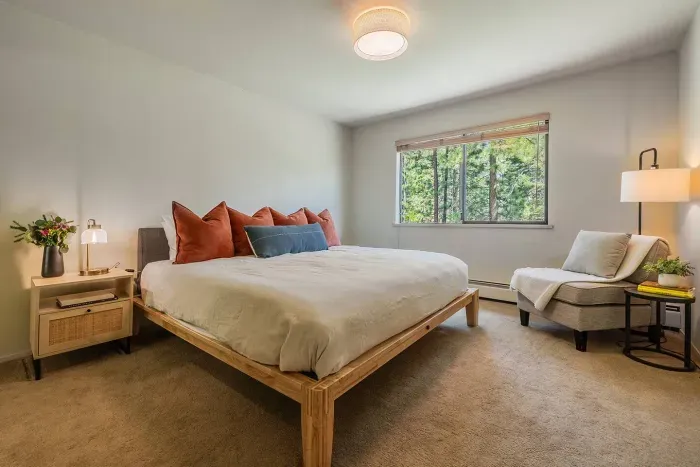 You'll be comfortable in our downstairs bedroom, complete with high end King-sized mattress & Thuma bedframe, reading chair plus forest views. 