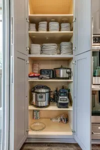 Fully Stocked Kitchen Above Average Amenities and Cookingware. 