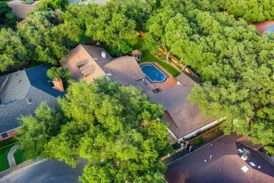 Very Large Lot With Lots Of Privacy!