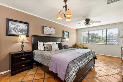 A comfortable and quiet retreat, this bedroom provides a peaceful space to relax and recharge, perfect for a good night’s sleep after a day on the lake.