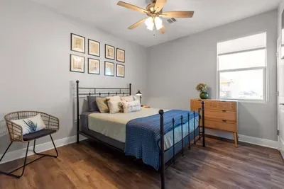 Bright and comfortable guest bedroom with a cozy bed, plenty of space to unpack, and a calm coastal vibe for a great night’s sleep.