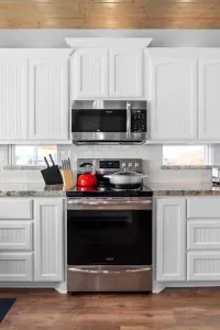 Fully equipped kitchen with modern appliances and everything you need to cook at home, from quick breakfasts to family dinners.