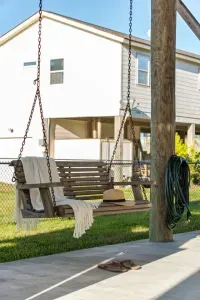 Unwind on the hanging porch swing and enjoy the salty breeze after a day in the sun. It’s the perfect spot for morning coffee, an afternoon break, or a quiet evening relaxing while the kids play in the yard.