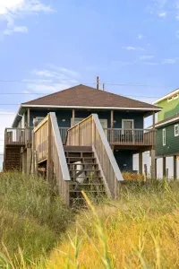 Pathway up to the walkway from the beach to the back yard.