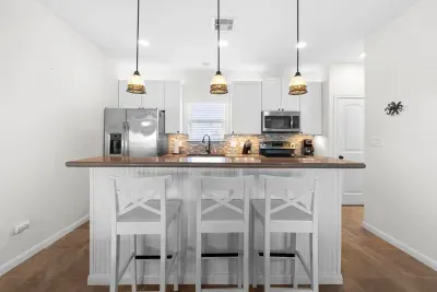 Seating at the bar for entertaining or for enjoying the wonderful local seafood restaurants.