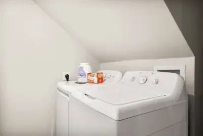 Convenient and fully equipped! This laundry area includes a washer, dryer, and detergents, making it easy to refresh clothes and stay comfortable during your stay.