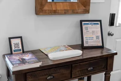 This stylish wooden console serves as your welcoming guest hub! It conveniently displays framed guest information and maps, while magazines and books are available for relaxing reads, right next to the entrance door.