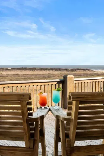 Sip your favorite drink on the deck and enjoy the coastal views and ocean breeze—perfect for sunrise coffee or sunset cocktails.