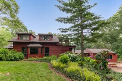 Welcome to Bear’s Lakeshore Lodge! This retreat-style home has it ALL, and is sure to be a place you will create lasting memories. With the lodges ideal location and spacious layout you’ll find it the perfect place for your Southwest MI getaway.