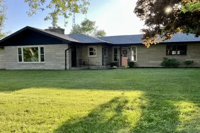 Blake's on The Bluff is located on a semi-private lane, just off the main road that will lead you to all of the beach town attractions (ice cream shops, beaches, sand dunes, wineries, rooftop dining, Harbor Shores Golf Course) in just minutes.  