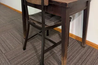 We understand that it's not always easy to switch off completely when you're away. This space was created just for that, a little work before play. 