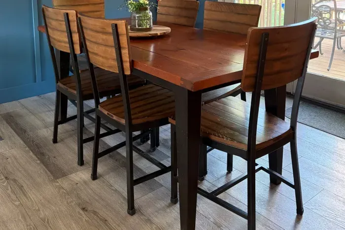 Dine right off the kitchen for ultimate convenience & comfort. The table fit for 6 is a great spot to enjoy a meal, play board games, and gather! 