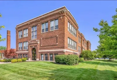 Enjoy the historic charm offered at Central Lofts, a renovated old High School building that exudes vintage character. Enhance your South Haven getaway with an upscale experience at Benny’s on Broadway, located within this iconic building.
