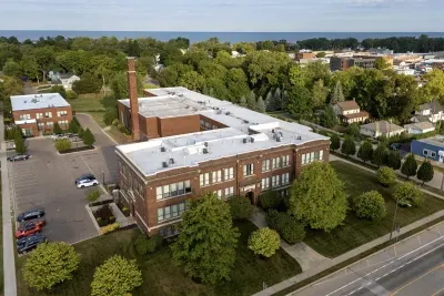 Location, location! Close to Lake Michigan, shopping, dining, and more! 