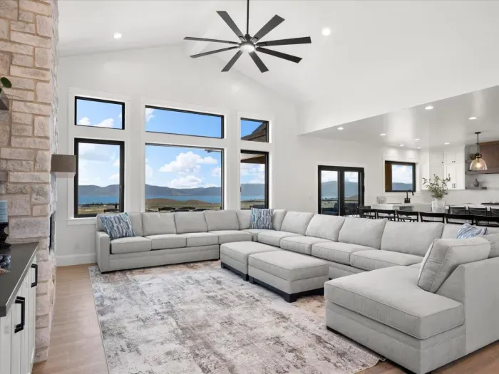 Buttercup Pointe