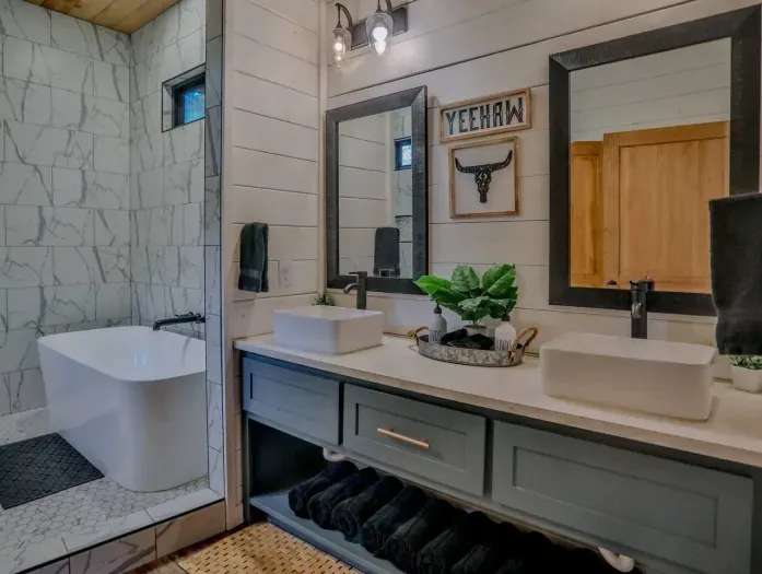 [Full Bath] Custom HUGE soaking tub