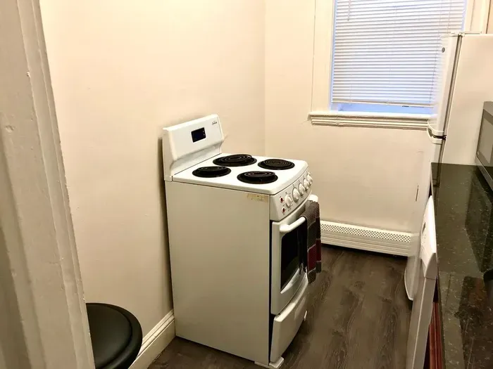 109S15 | The Strathmore 15 | 1BR 1B w/AC | Private - image 20 of 29