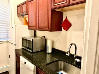 109S15 | The Strathmore 15 | 1BR 1B w/AC | Private - image 15 of 29