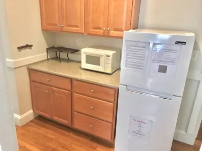 109S8 | The Strathmore 8 w/AC | 1BR 1BA | Private - image 8 of 13