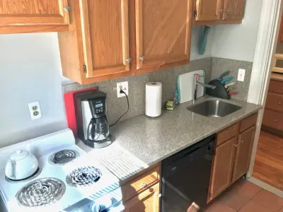 109S8 | The Strathmore 8 w/AC | 1BR 1BA | Private - image 11 of 13