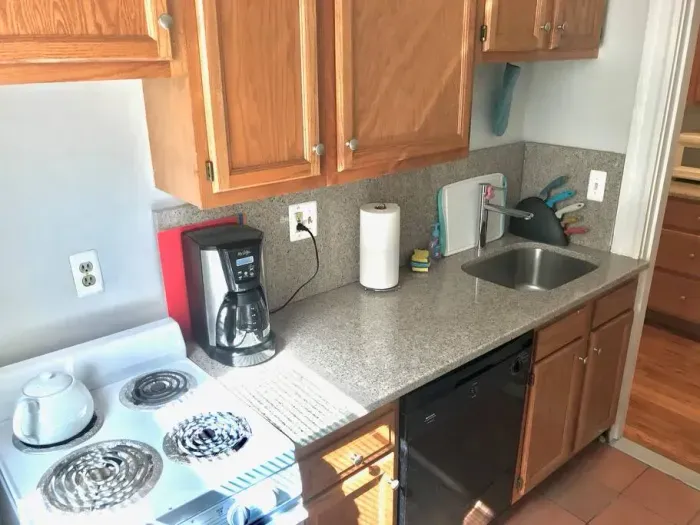 109S8 | The Strathmore 8 w/AC | 1BR 1BA | Private - image 11 of 13