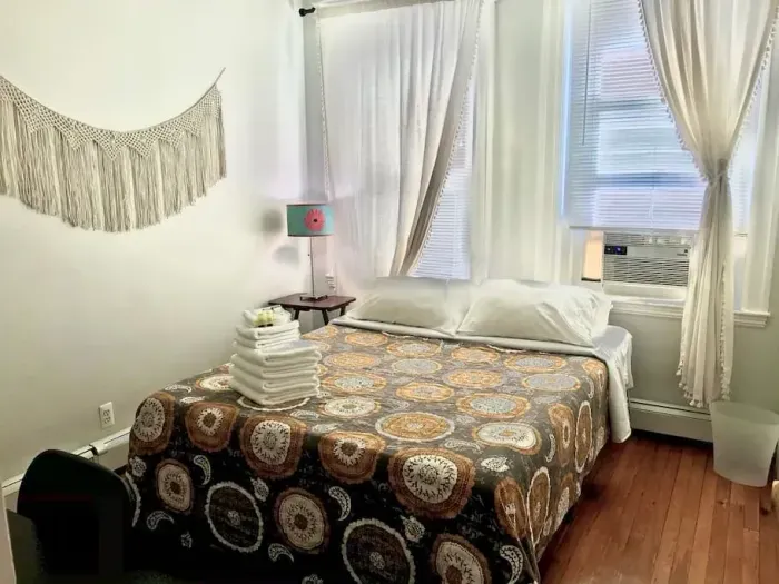 109S8 | The Strathmore 8 w/AC | 1BR 1BA | Private - image 2 of 13