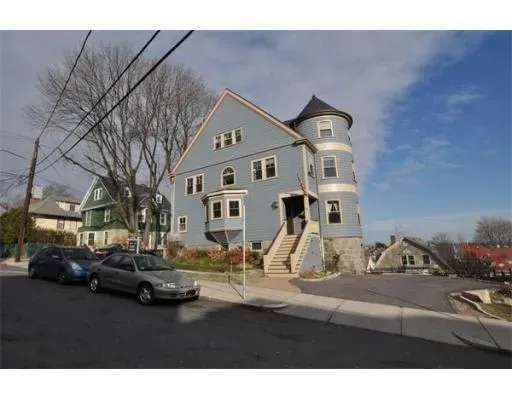 The Sky View Redline ~ Pvt Apt | 3BR 1BA w/AC & WD - image 6 of 22