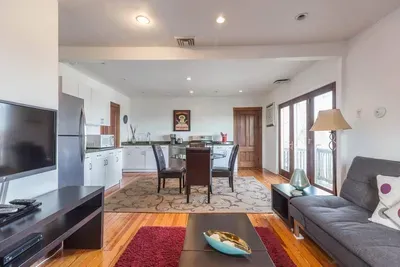 The Sky View Redline ~ Pvt Apt | 3BR 1BA w/AC & WD - image 5 of 22