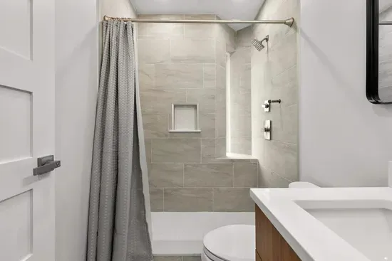 The Sumner Redline | 3BR 3B w/AC & W/D | Bi-Level