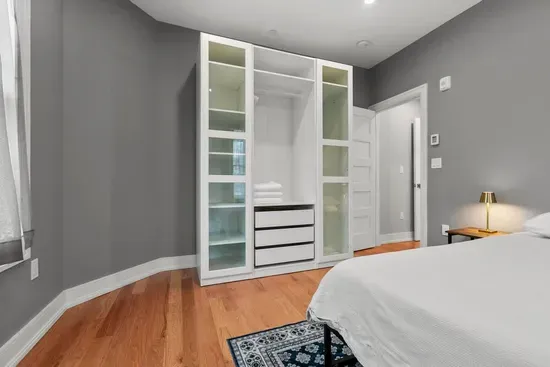 The Sumner Redline | 3BR 3B w/AC & W/D | Bi-Level